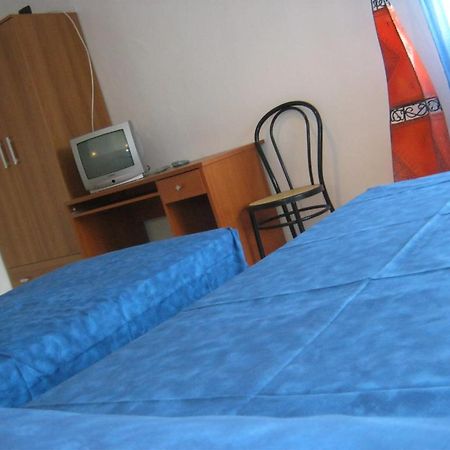 Hostello Don Carlos Buscate Habitación foto