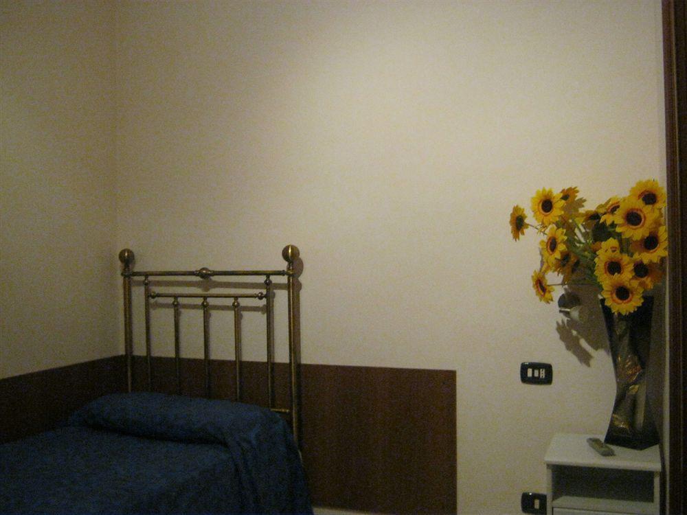 Hostello Don Carlos Buscate Exterior foto
